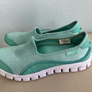 Sketchers Aqua Slip On Sneakers